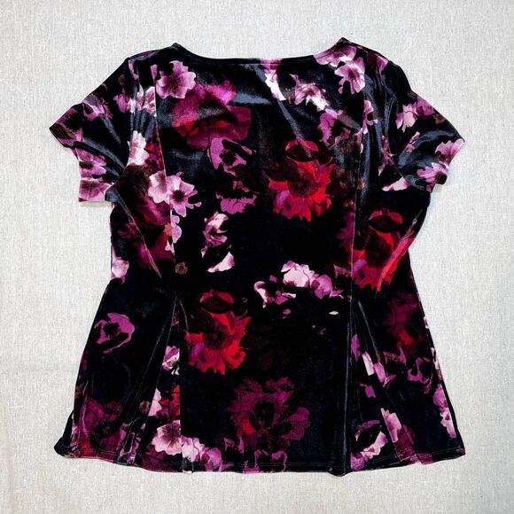 Roz & Ali | Petite Black and Purple Floral Velvet Top | PXL - Picture 2 of 6